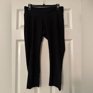 Dip Classic Black Woman’s Capri Leggings